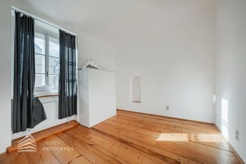 Exklusives Baugrundstück in einzigartiger Lage mit Einreichplanung!