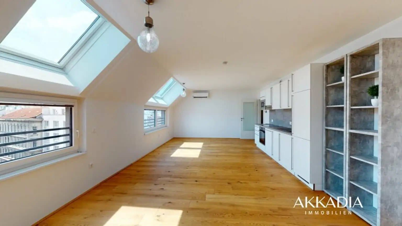Moderne Dachgeschosswohnung, klimatisiert und gut geschnitten