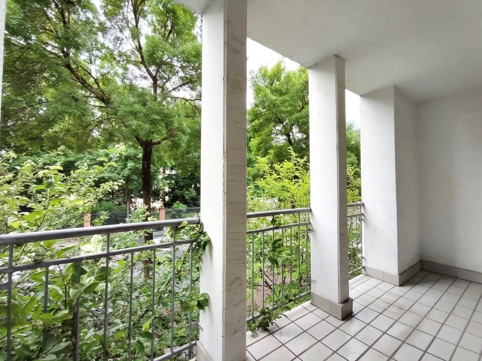 Balkon Straßenseite