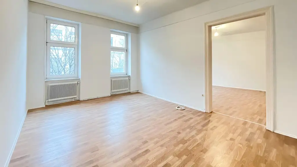 3 Zimmer mit Balkon, komplett neues Bad und WC