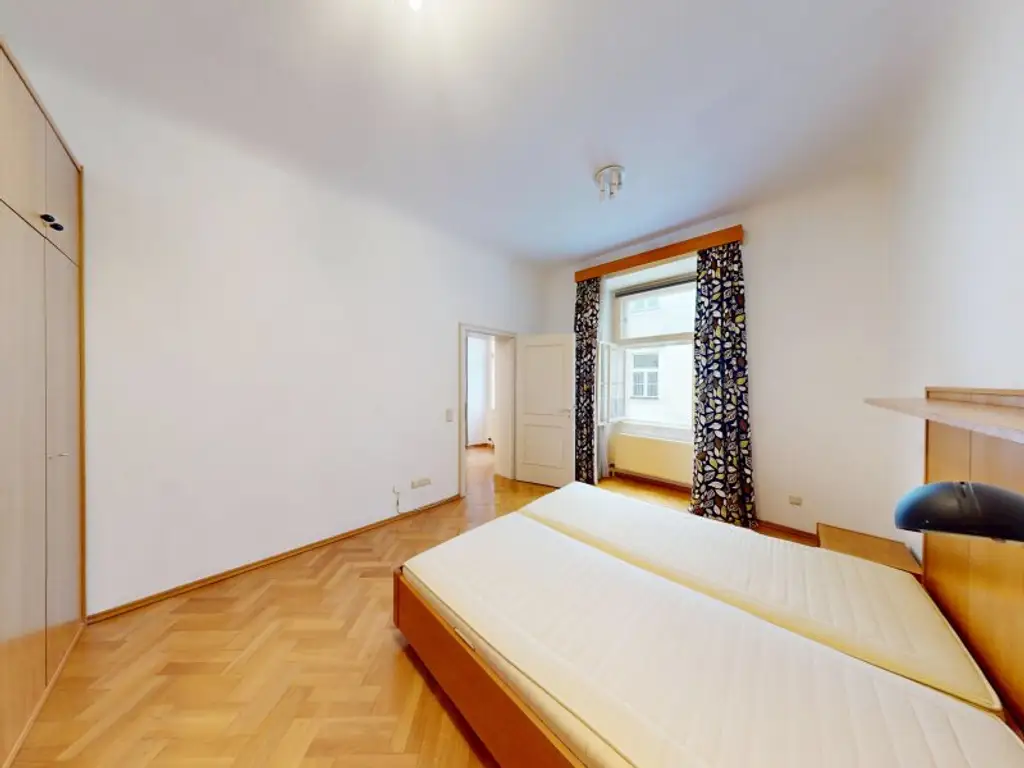 Wohnen an der Seilerstätte! Premium-Lage 1. Bezirk! 2-Zimmer-Altbauwohnung!