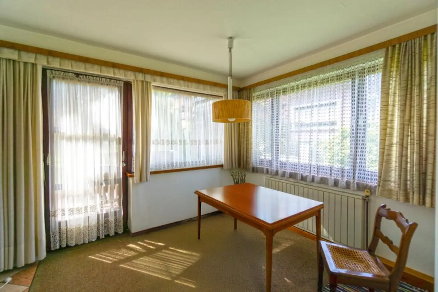 Idyllisches Landhaus in Wohnsiedlung am Waldesrand mitten im Triestingtal, südliches Bergland vor Wien