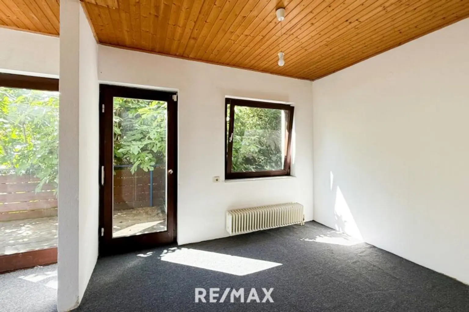 In MAUER uneinsichtiges und traumhaftes Gartenparadies