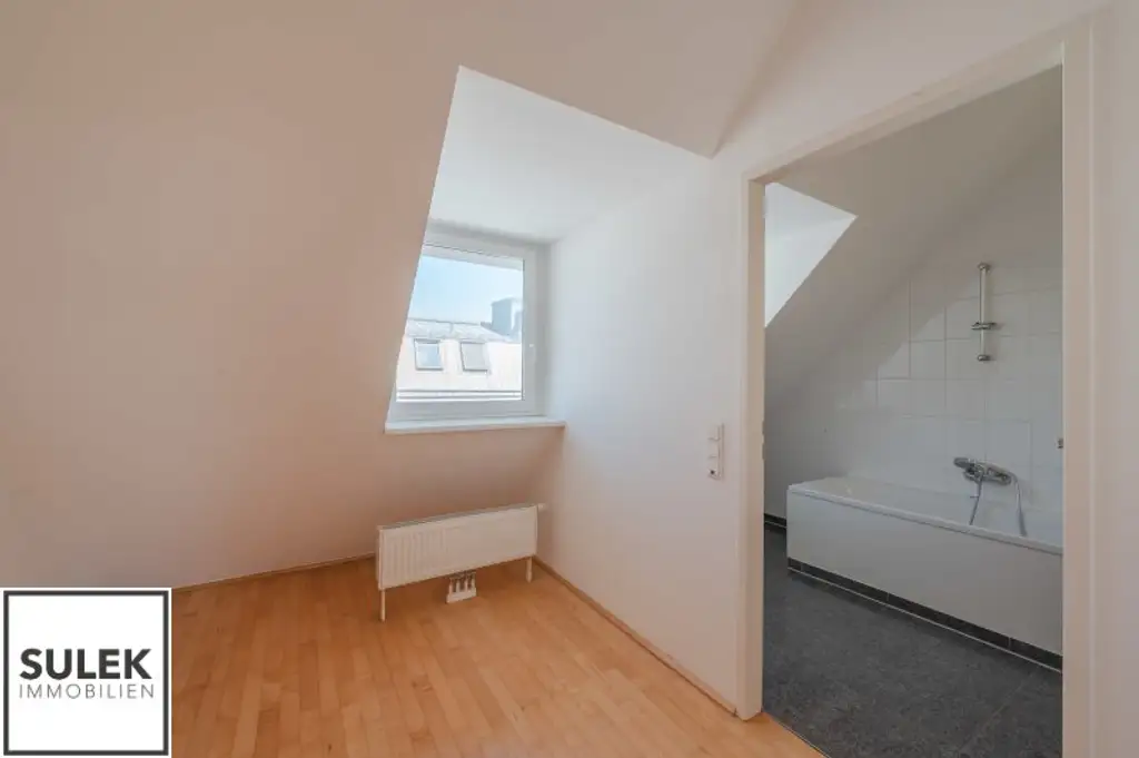 Großzügige, sonnige DG-Neubauwohnung mit hofseitiger Terrasse nahe Einkaufsstraße & U6 - ab 1.12.25!