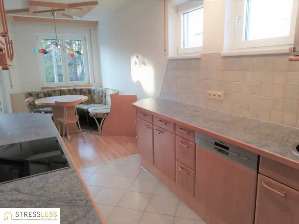 Top gepflegte 3 Zimmer-Wohnung mit Loggia in absoluter Grünruhelage