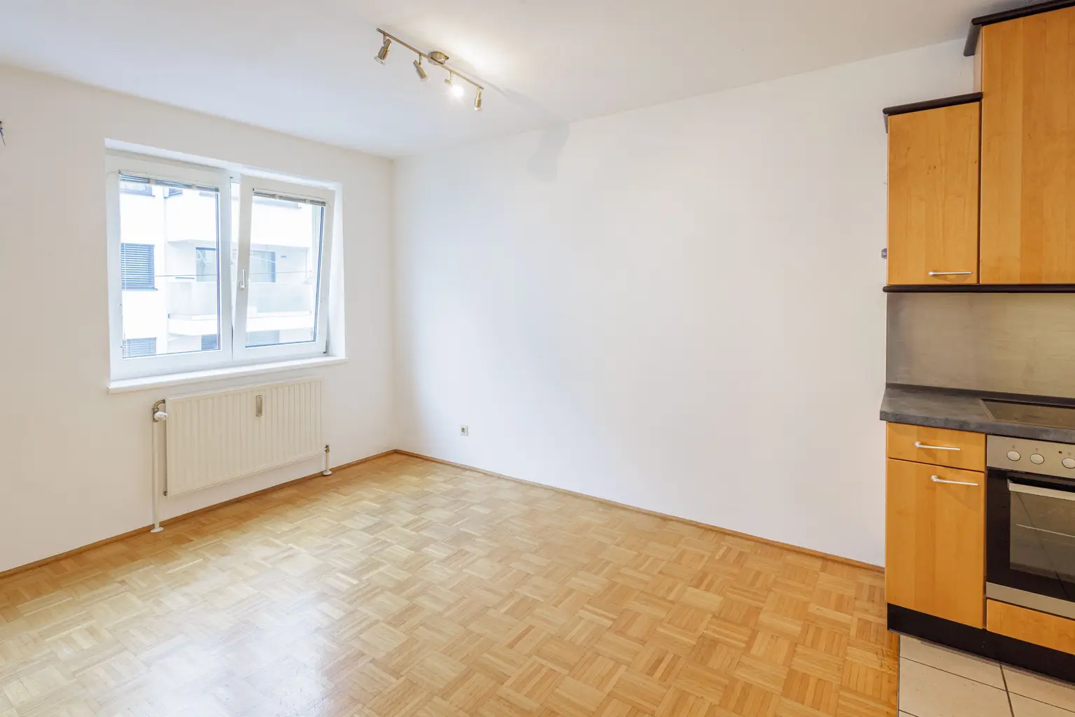 Ruhige 2-Zimmer-Wohnung mit Gartenblick und Garagenplatz