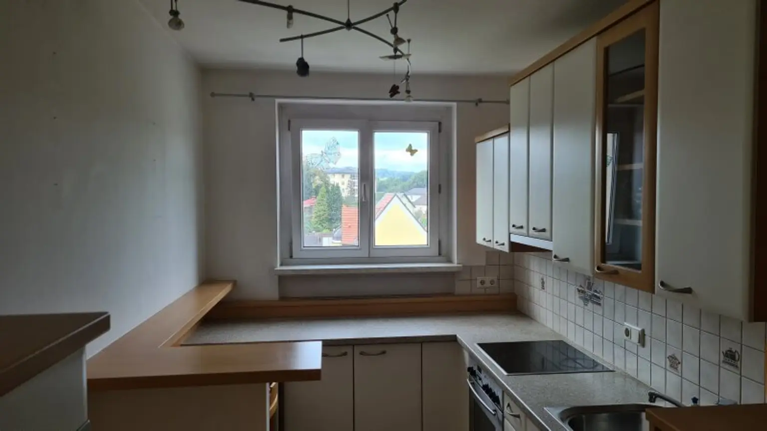3 Zimmer-Wohnung mit Loggia und Einzelgarage in guter Lage