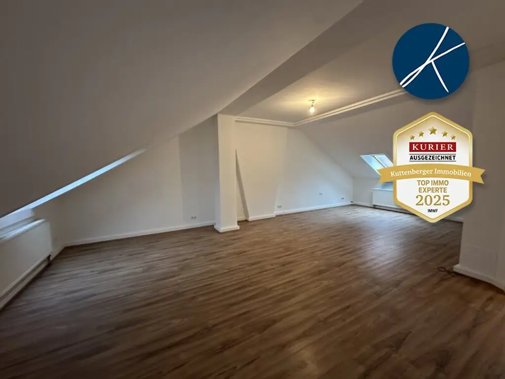 Großzügige Maisonette-Wohnung mit Parkplatz in zentraler Wohnlage