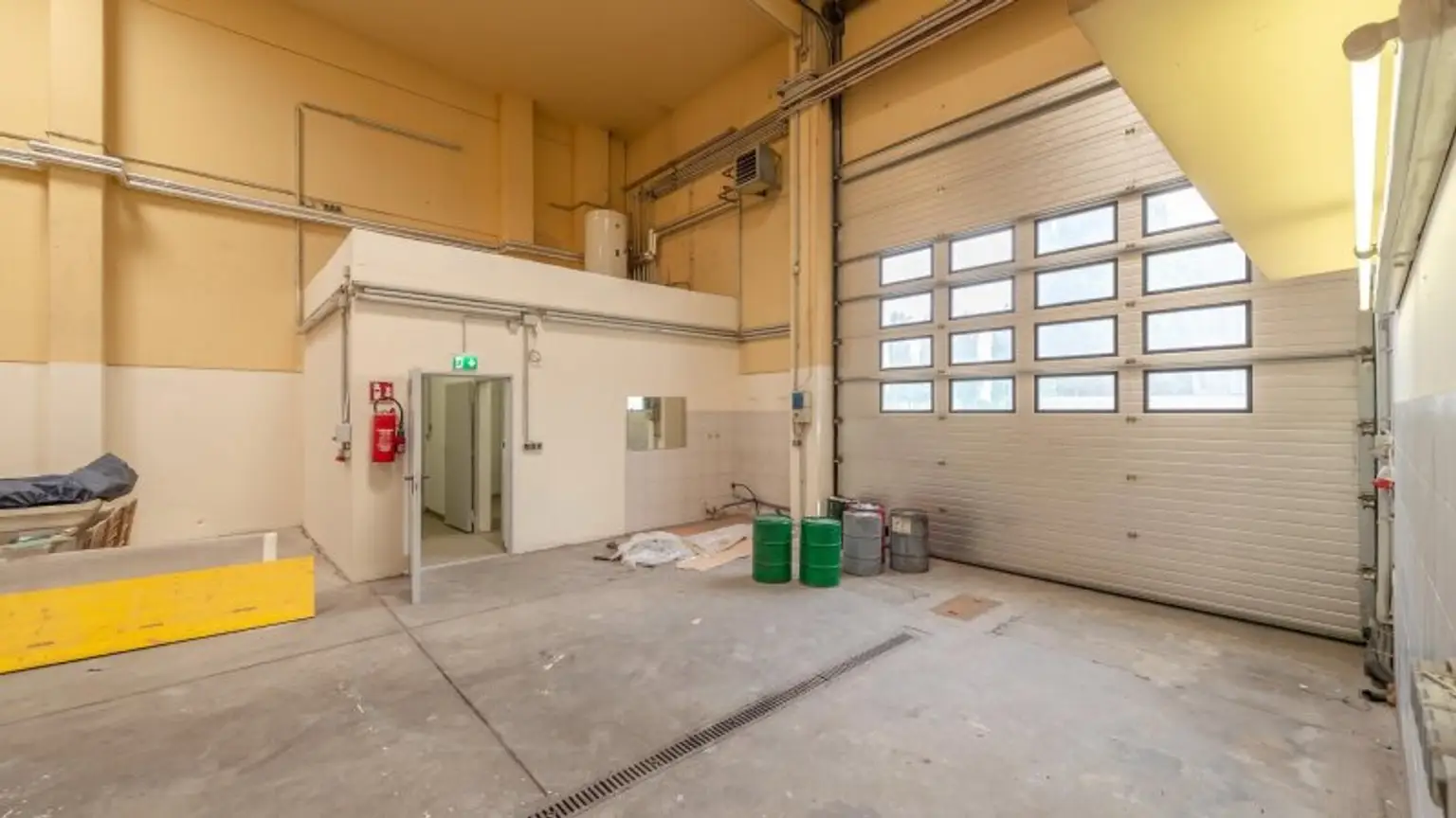 " Lagerhallen " Büroflächen " Freiflächen " UNBEFRISTET "