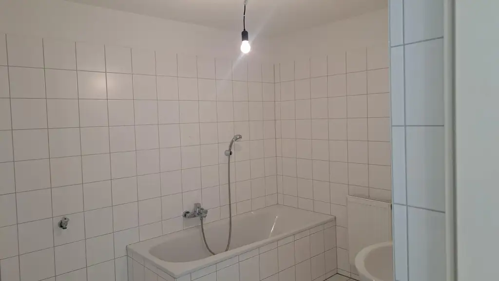 Provisionsfreie, 3 Zimmerwohnung mit Kaufoption. Erstbezug nach Renovierung!