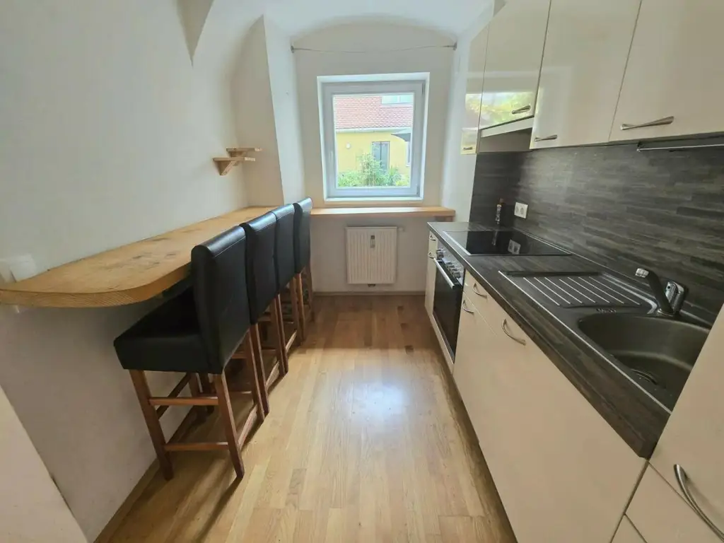 Nette Drei-Zimmer-Wohnung mit eigenem Gartenanteil - Nähe Kunsthaus - ab sofort!