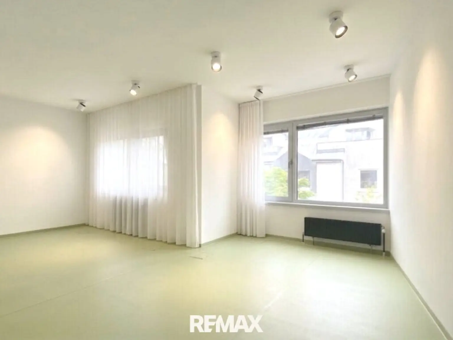Modernes Praxishaus/ Bürohaus in Hietzing mit Garage & 4 Stellplätzen