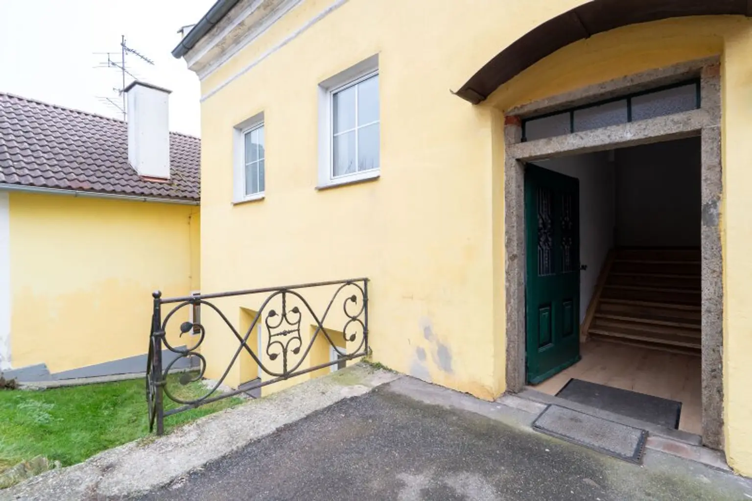 Bestandsfreies Mehrparteienhaus mit 5 Wohnungen + 1 Geschäftslokal in Toplage von Obernberg am Inn zu kaufen!