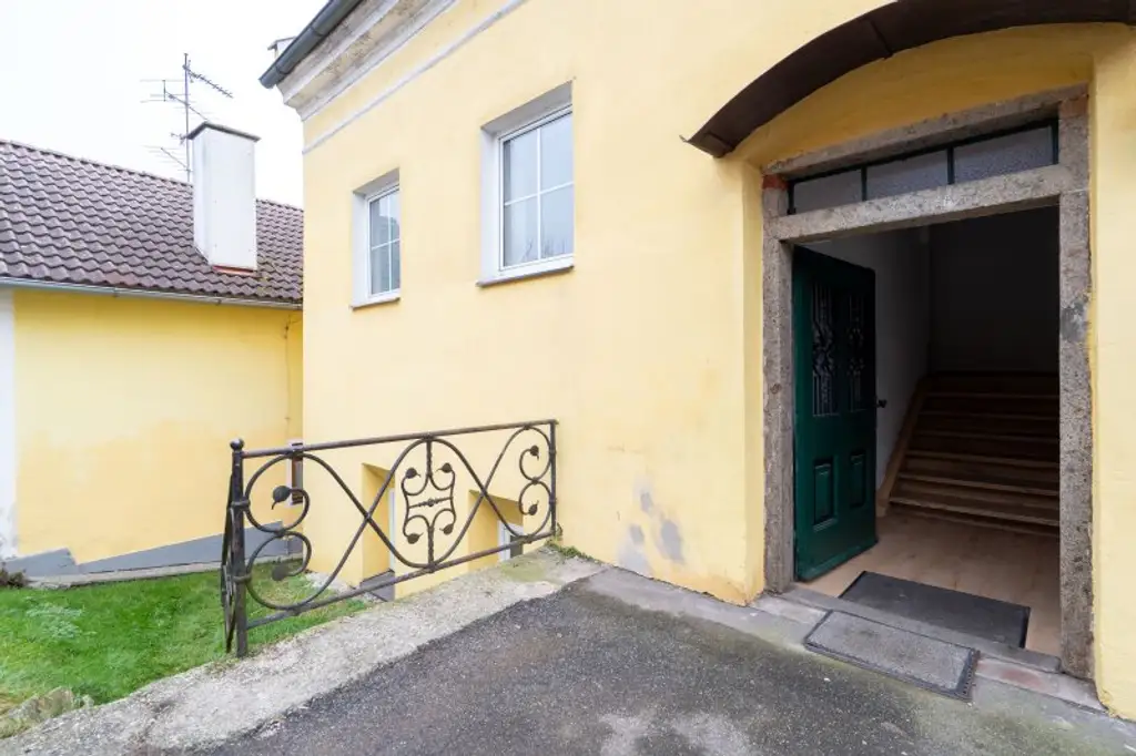 Bestandsfreies Mehrparteienhaus mit 5 Wohnungen + 1 Geschäftslokal in Toplage von Obernberg am Inn zu kaufen!