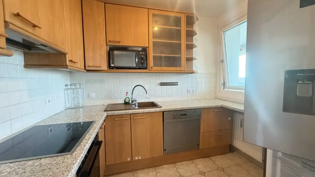 Teilmöblierte 3 Zimmer mit Klima und verglaster Loggia ***** spektakulärer Weitblick + optionaler Garagenstellplatz *****