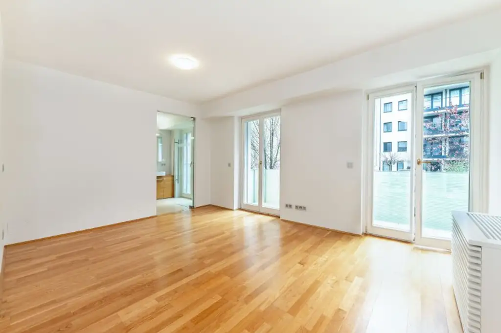 Seltene Gartenmaisonette in Botschaftsviertel mit Parkplatzmöglichkeit