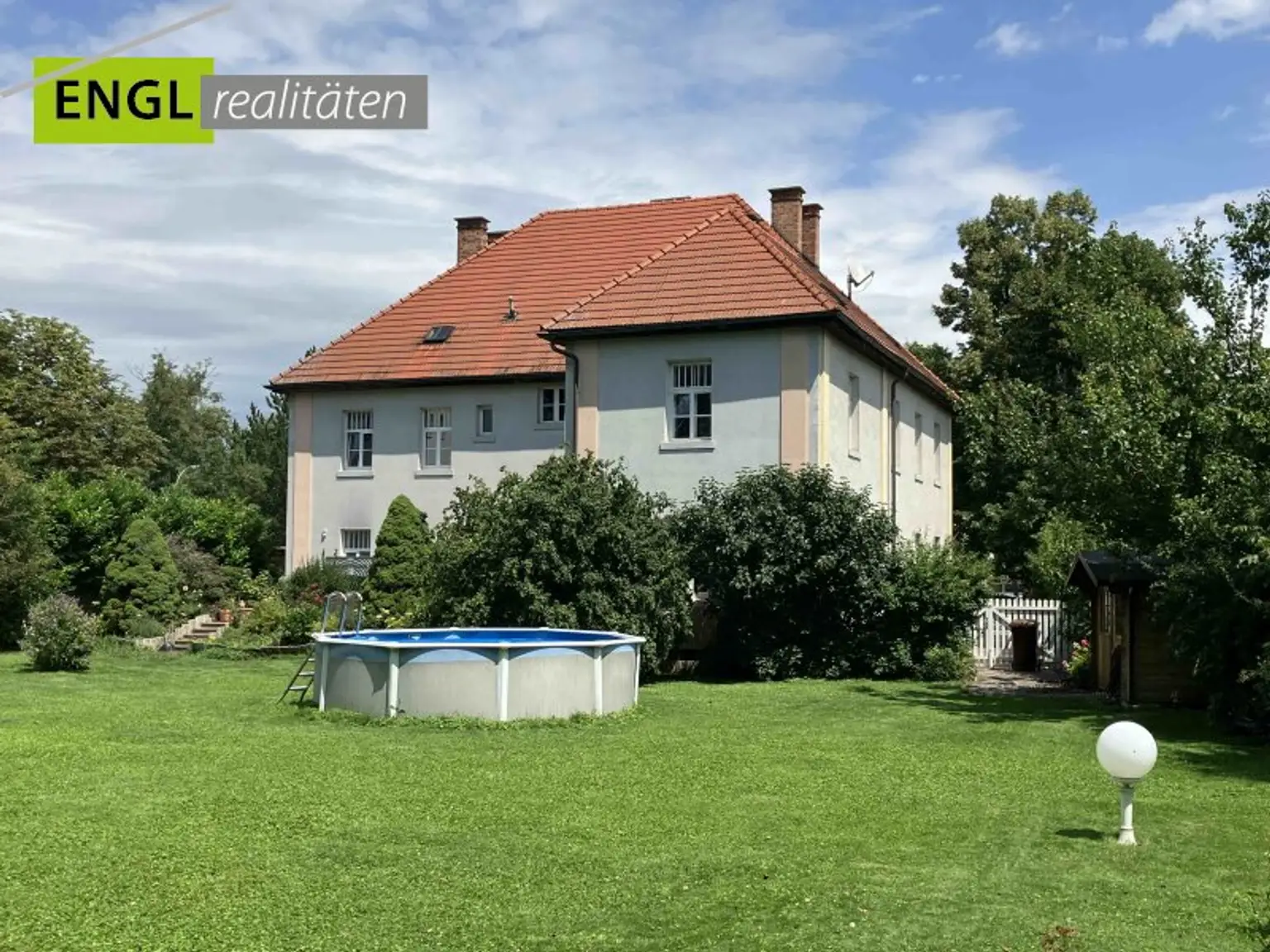 Historischer Charme und zeitlose Eleganz – eine stilvolle Jahrhundertwendevilla für höchste Ansprüche.