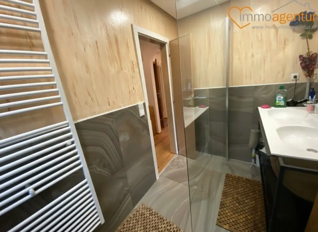 MODERNISIERTES WOHNJUWEL: 2-3 Wohneinheiten in Thalheimer Elite-Lage!