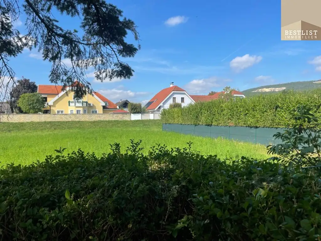 7 Zimmer Haus in Gainfarn - innen mit Renovierungsbedarf