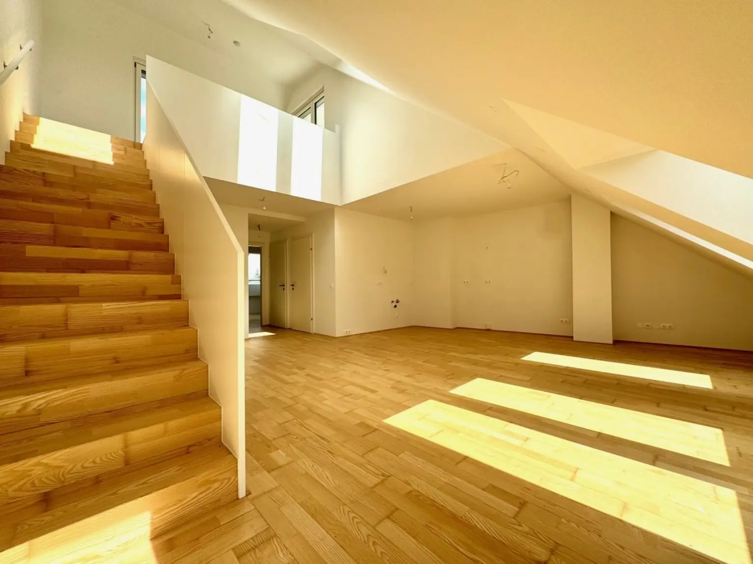 X | ++ NEU ++ FAMILIENWOHNUNG mit Galerie und FANTASTISCHER TERRASSE | Prima Service Immobilien