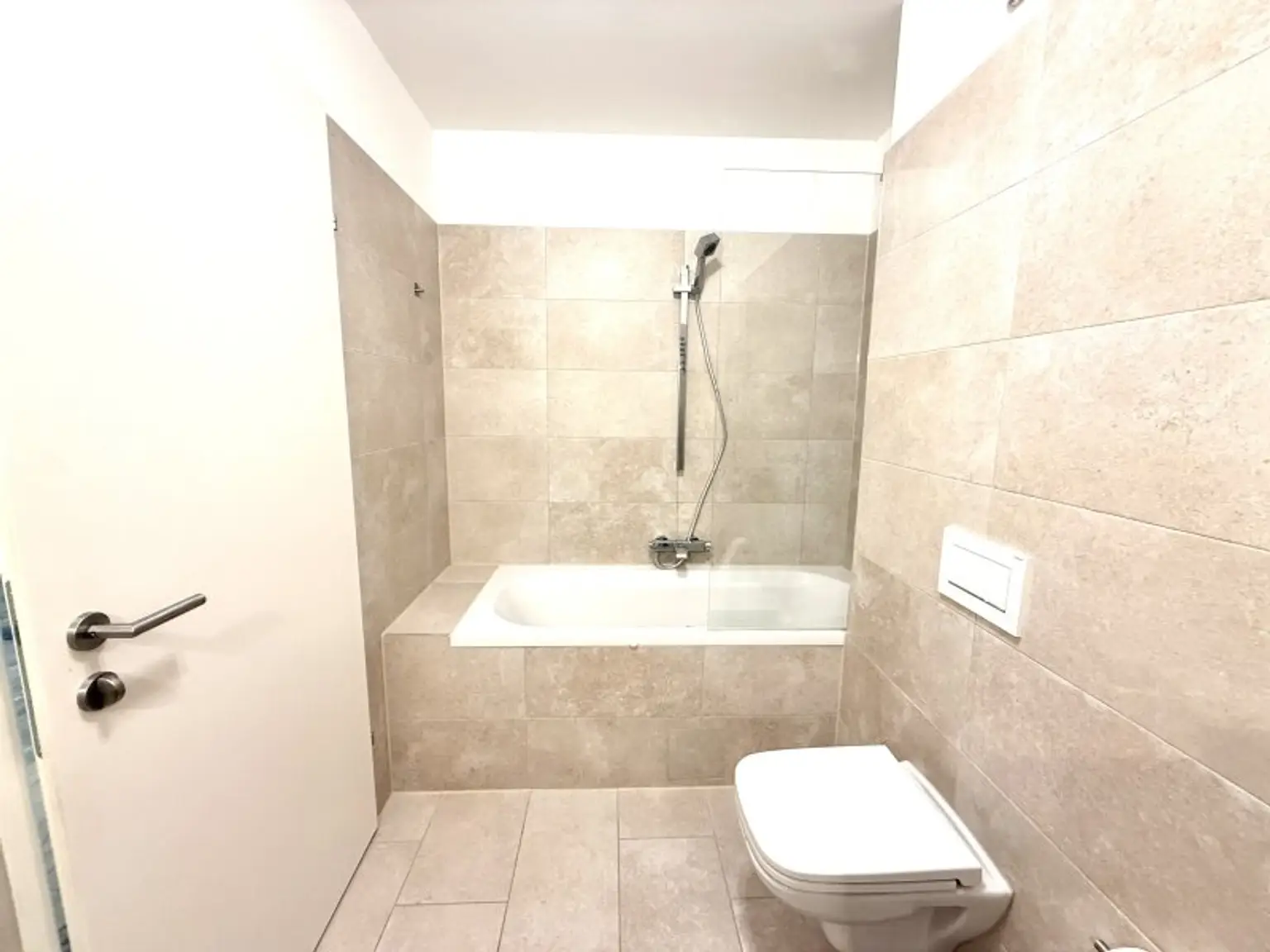 gut aufgeteilte 4-Zimmer Wohnung mit 2 WC's und einem südwest Balkon