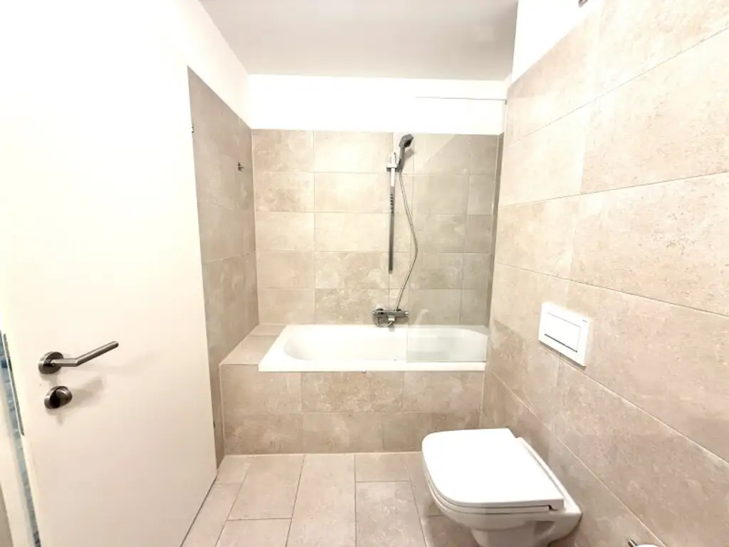 gut aufgeteilte 4-Zimmer Wohnung mit 2 WC's und einem südwest Balkon