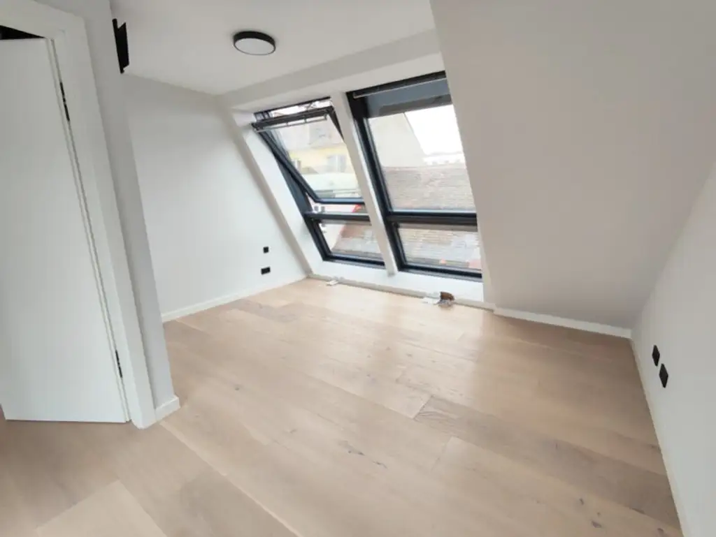 Krongasse! Erstbezug Penthouse mit 3 Terrassen und privatem Liftzugang auf frisch saniertem Altbau! Top17