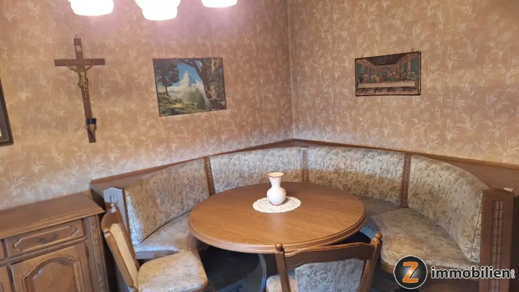 Gepflegtes Wohnhaus in ruhiger Hanglage