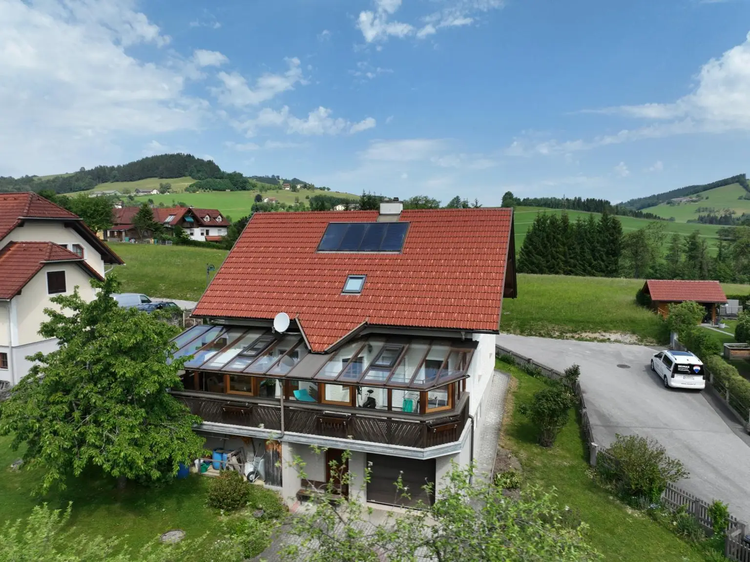 Wohnhaus mit Garten