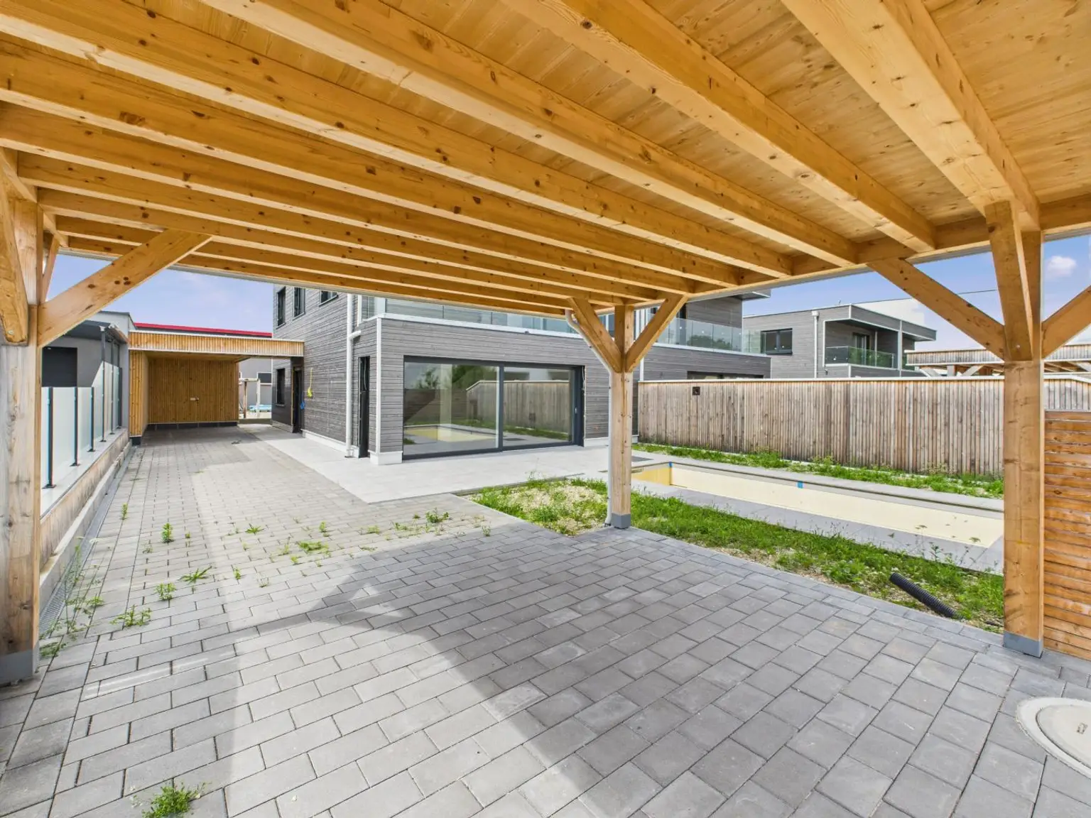 Modernes Wohnen auf höchstem Niveau: Erstbezug mit Smart Home, Salzwasserpool & 149 m² Wohnfläche in Wels-West