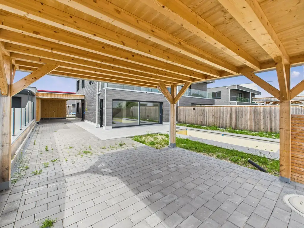 Modernes Wohnen auf höchstem Niveau: Erstbezug mit Smart Home, Salzwasserpool & 149 m² Wohnfläche in Wels-West