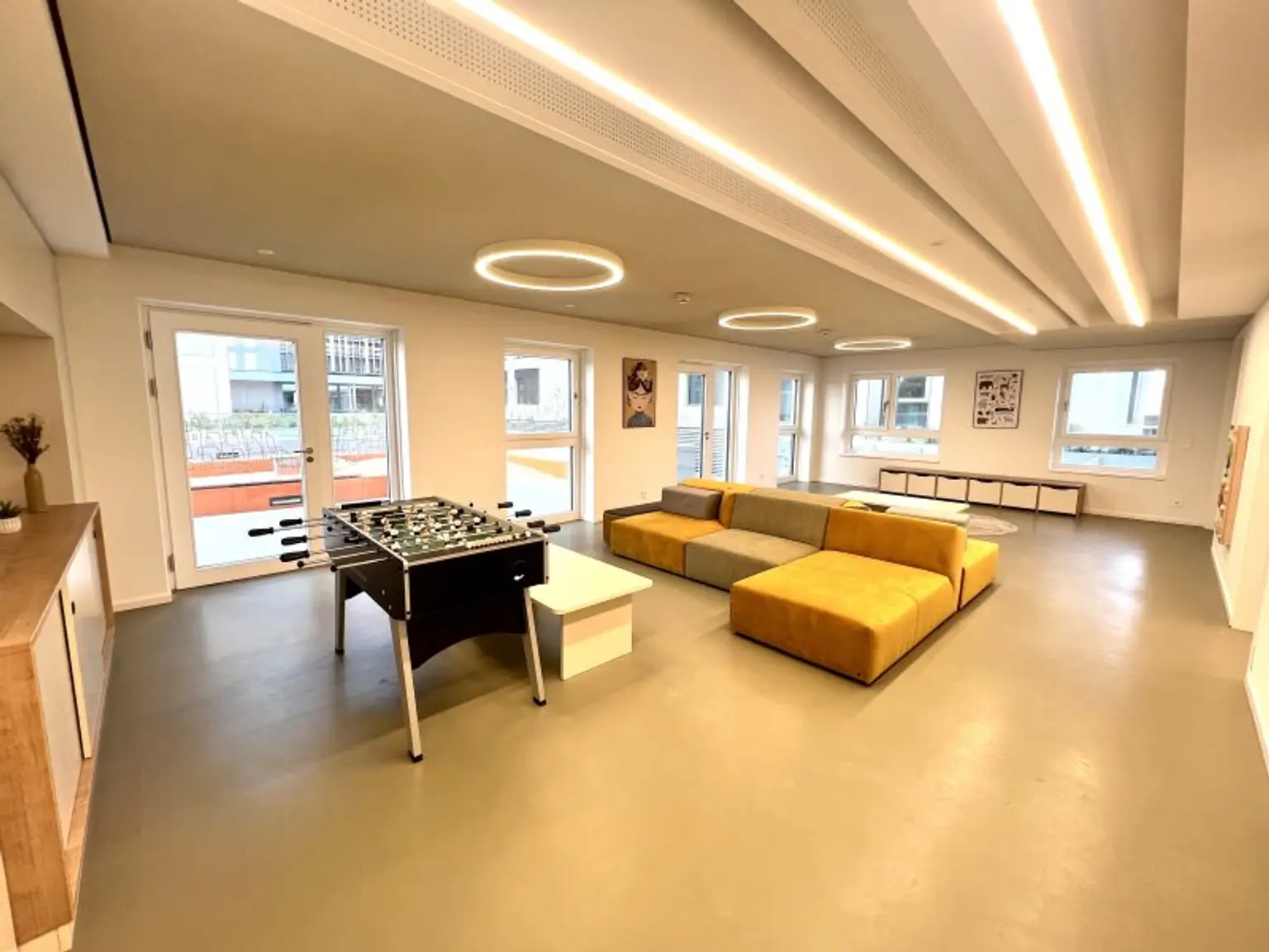 U-Bahn U1 Kagran - Sauna - Loggia - Fitnessraum - Deckenkühlung - Pool am Dach