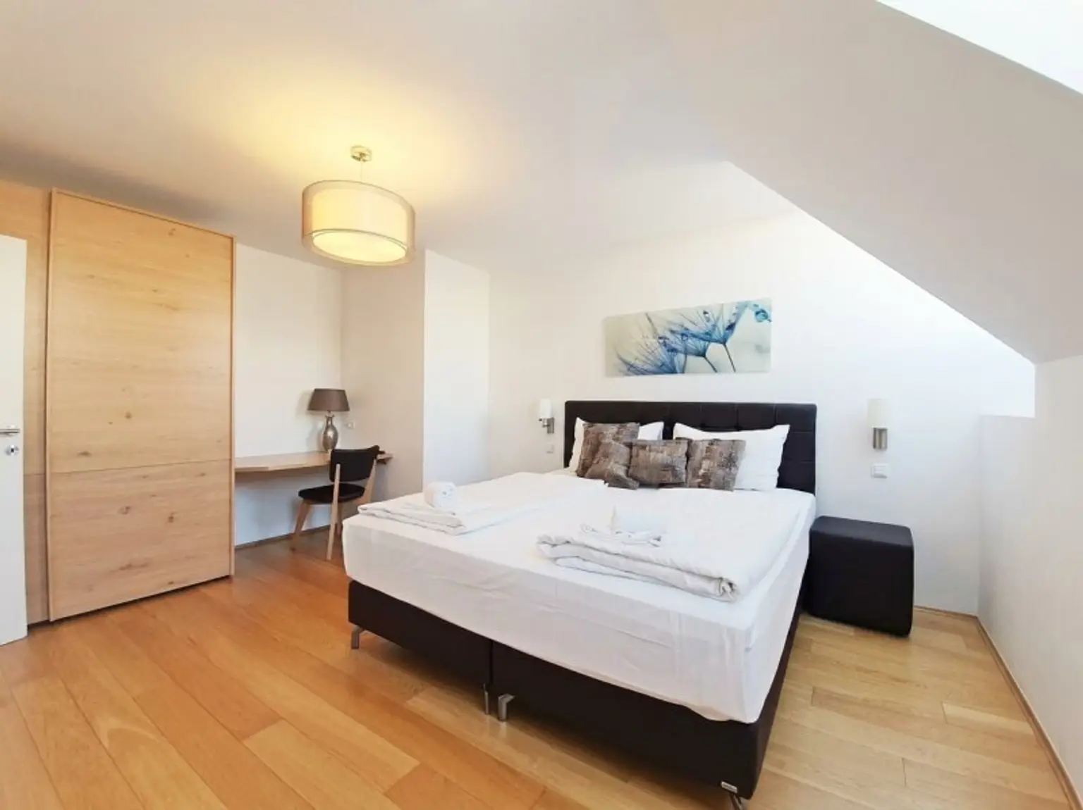 Schlafzimmer 1