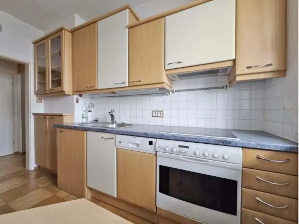 Wohnen ganz oben – 2-Zimmer-Dachgeschoßwohnung mit großer Loggia und Weitblick in Linz-Urfahr