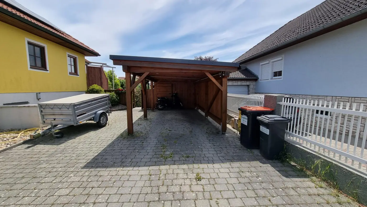Charmanter Bungalow mit großem Garten, Photovoltaik & Teichanlage