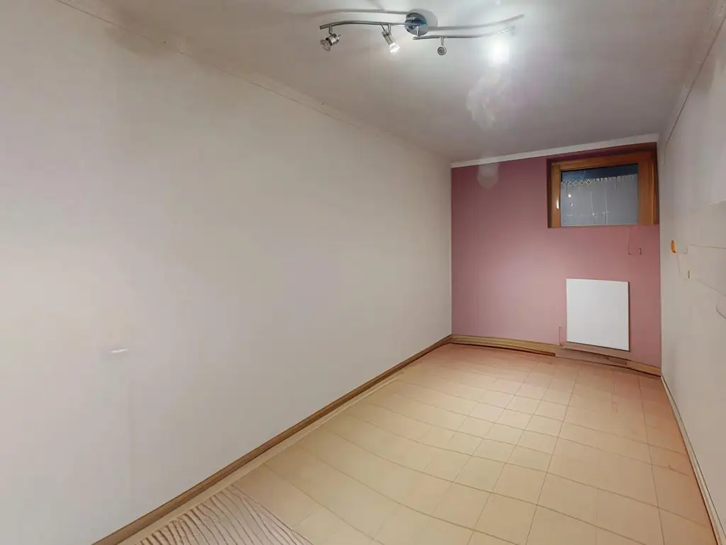 Sonnigste Lage Landecks mit traumhafter Aussicht – Haus mit viel Potenzial!