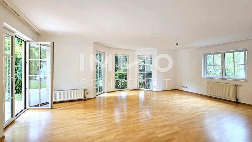 Familienfreundliches, lichtdurchflutetes  Traumhaus: 4 Schlafzimmer, Pool, Sauna und Gartenidylle