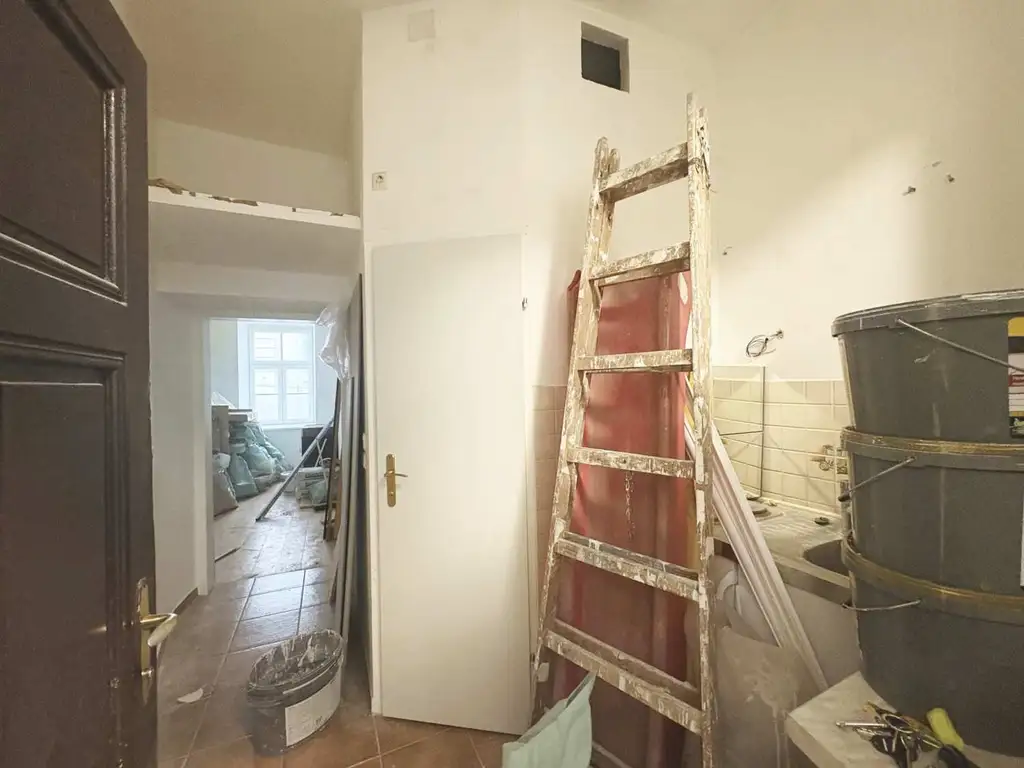 Top Lage und Potential - 
sanierungsbedürftige 2 Zimmer Wohnung nahe altes AKH