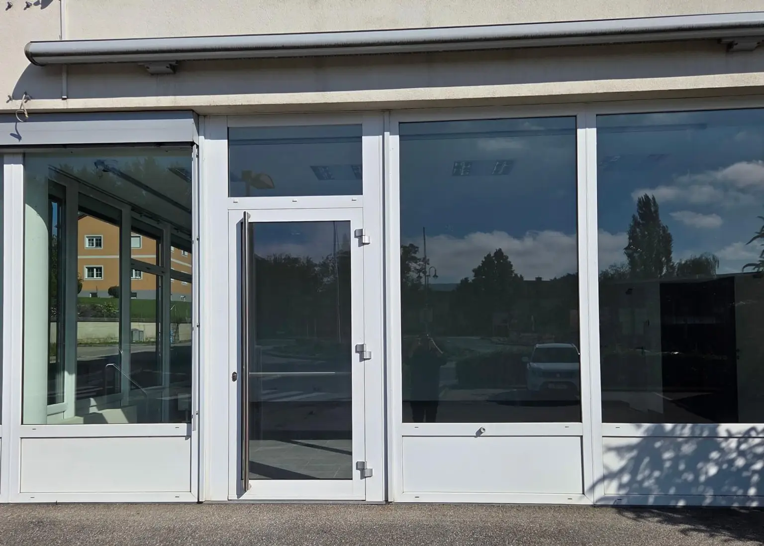 Büro oder Geschäftsfläche mit Parkplätzen in zentraler Lage!