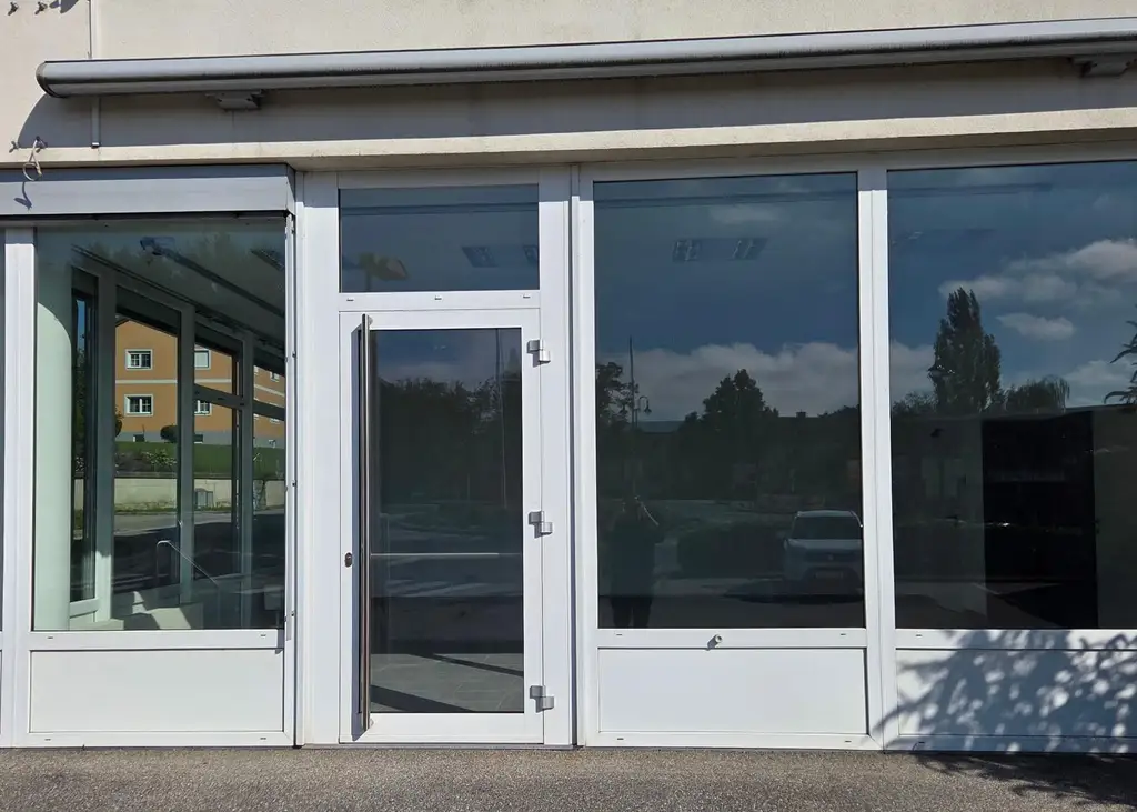 Büro oder Geschäftsfläche mit Parkplätzen in zentraler Lage!