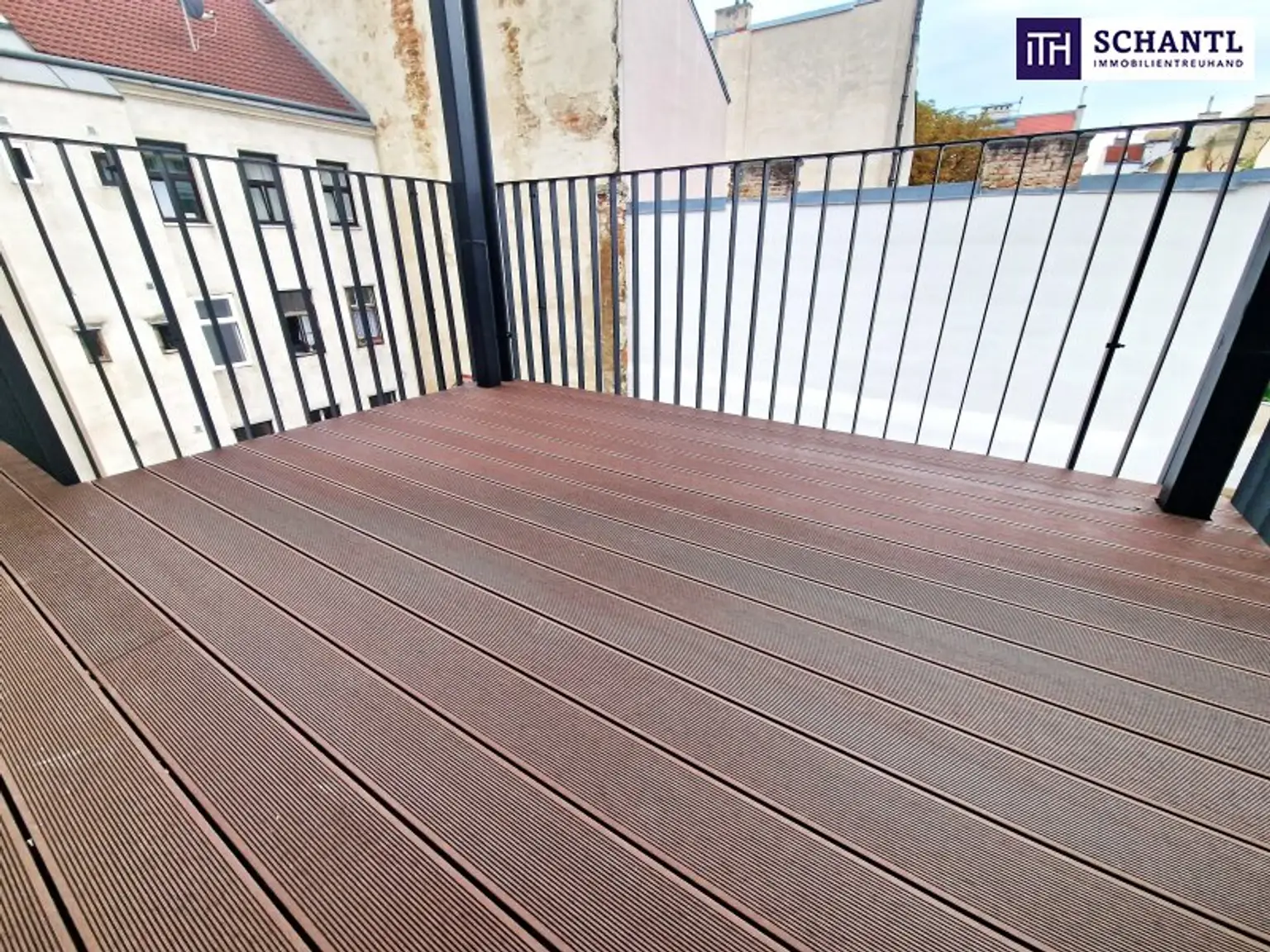 ***Altbau trifft Moderne – hochwertig sanierte 3-Zimmer-Wohnung mit Klimaanlage, Luftwärmepumpe, hofseitiger Terrasse & edler Ausstattung***