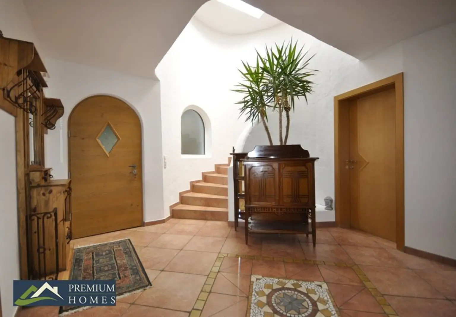BREITENBACH am Inn - Großzügiges Einfamilienwohnhaus mit Terrasse, Balkon, Keller, Garage, zwei Carports, Garten, Gartenhaus, Geräte- und Holzschuppen
