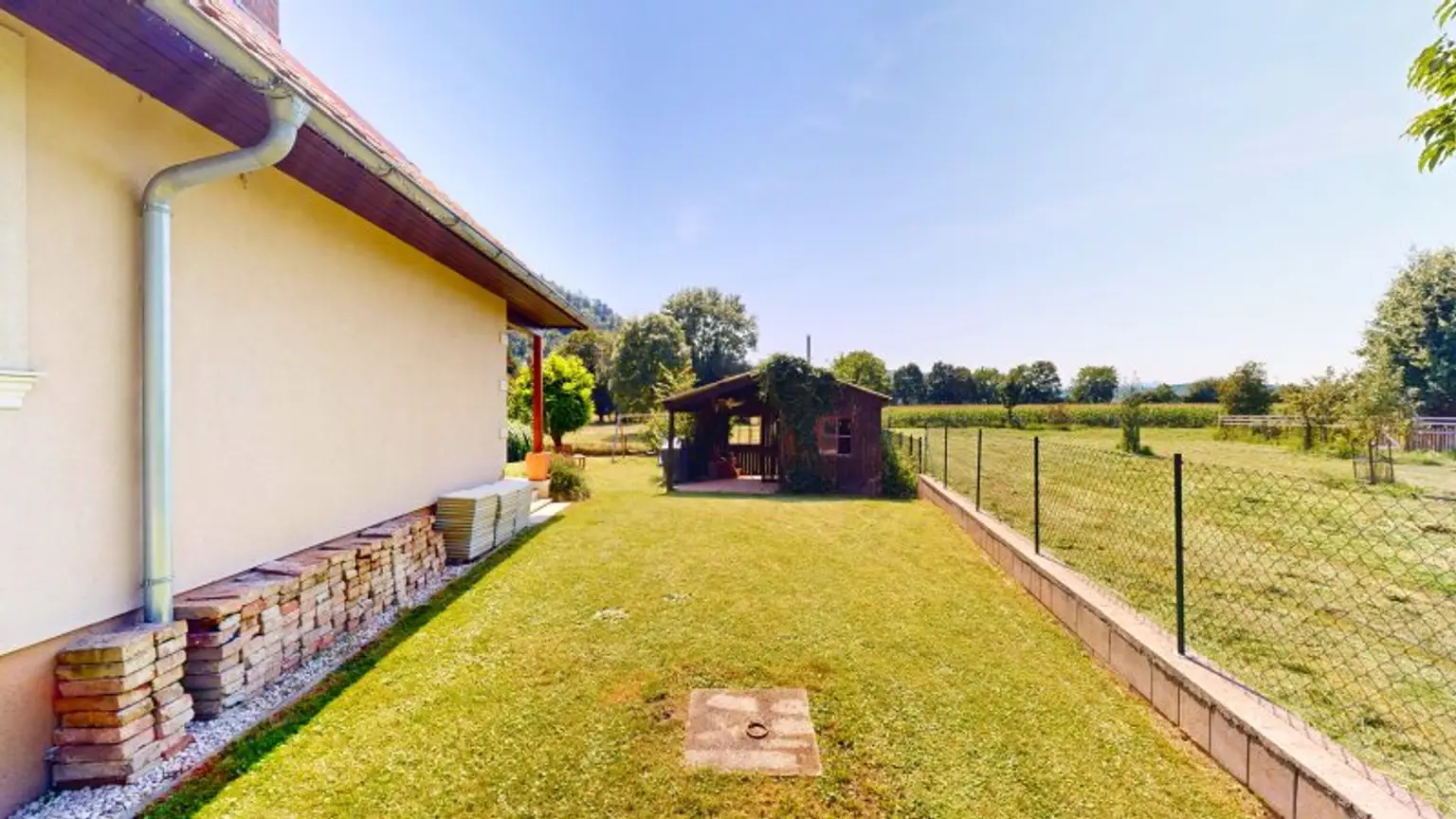 Entzückendes Einfamilienhaus mit großem Garten | 4 Zimmer | Terrasse und Balkon | Kamin