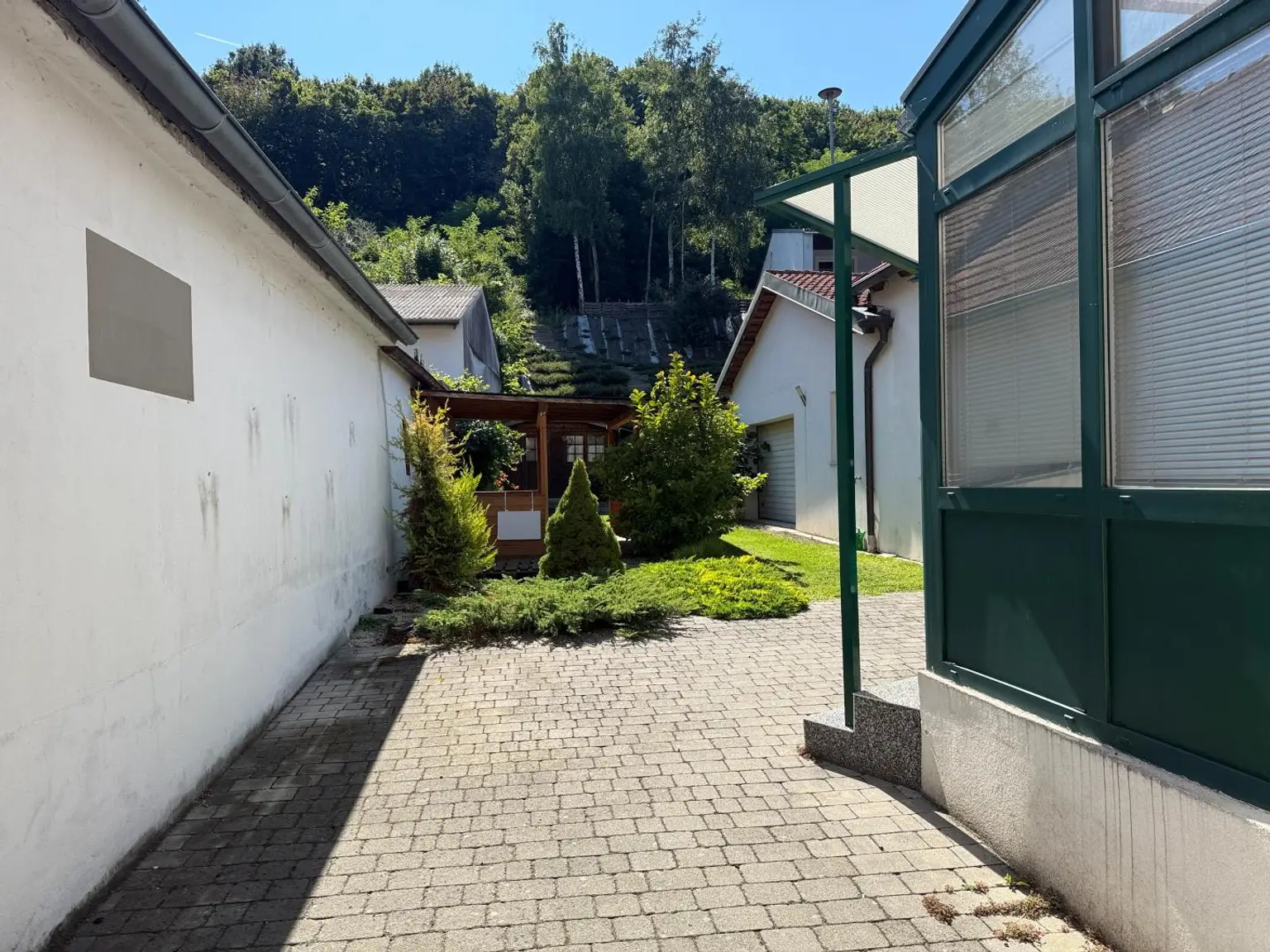 Einfamilienhaus mit Garage & Wintergarten in Ortsrandlage