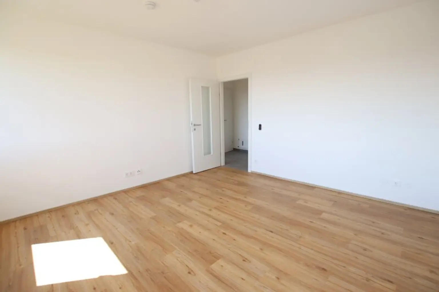 Kernsanierte und schöne 2 Zi Wohnung im 5. und letzten OG mit Garage in Klagenfurt - Karl-Landsteiner-Gasse