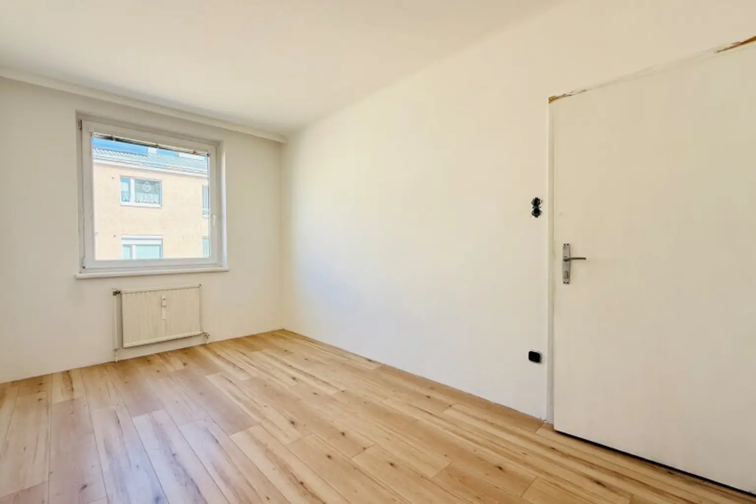 Sehr gut aufgeteilte 2 Zimmer Wohnung mit separater Küche