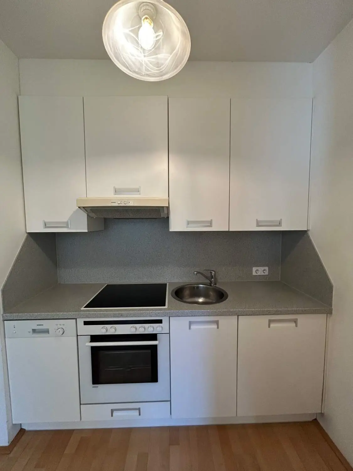 Lichtdurchflutete 2-Zimmer-Wohnung  nahe Tiergarten Schönbrunn!