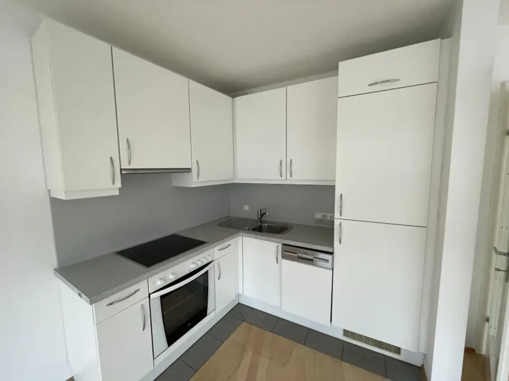 MODERNE 3-ZIMMER-WOHNUNG BEIM KARLSPLATZ - RUHELAGE!