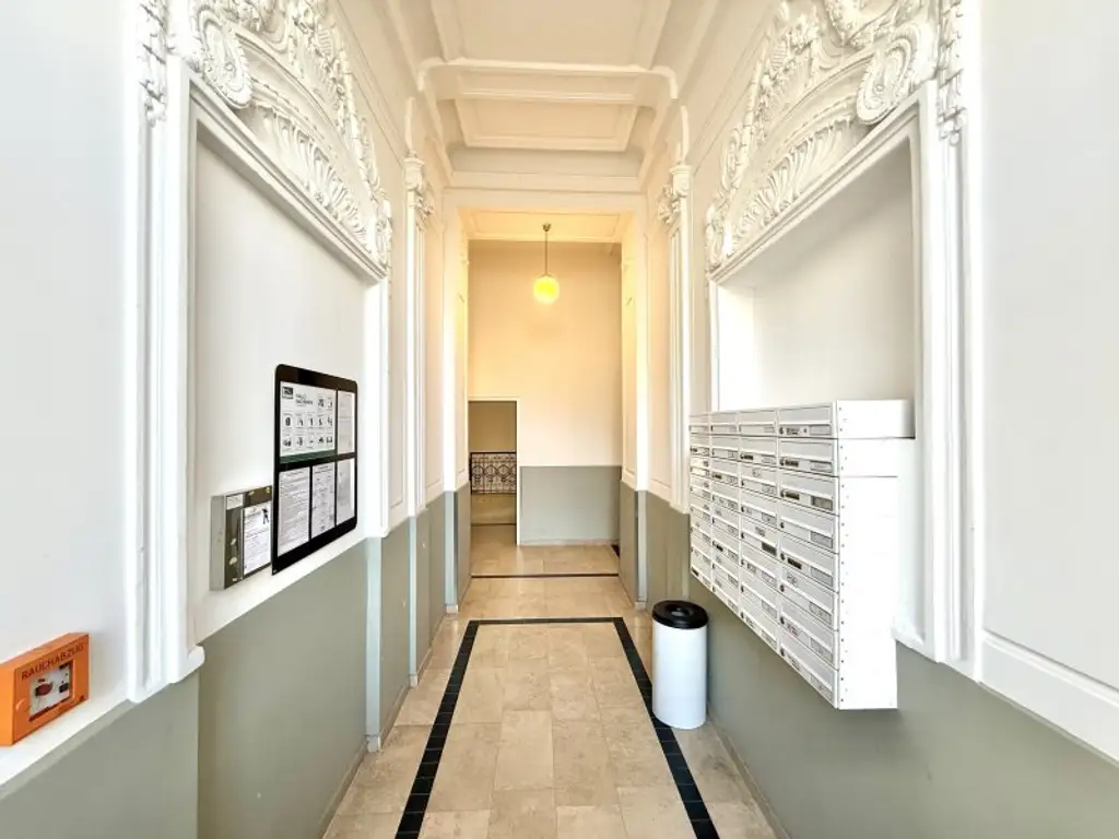 Großzügige vollsanierte Altbauwohnung mit Loggia I Belvedere & Schweizergarten Nähe I Barrierefreier Zugang mit Lift I Fischgrätparkett & Fußbodenheizung I perfekte öffentliche Anbindung