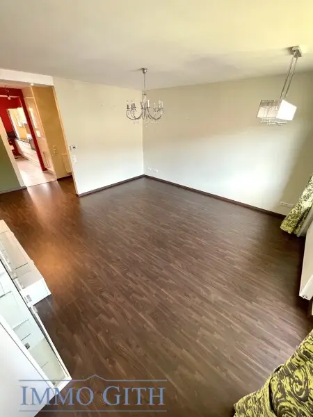 LICHTDURCHFLUTETE CA. 80 m² GROSSE 3-ZIMMER-WOHNUNG MIT BALKON IN GRÜNRUHELAGE VON POTTENSTEIN ZU KAUFEN!